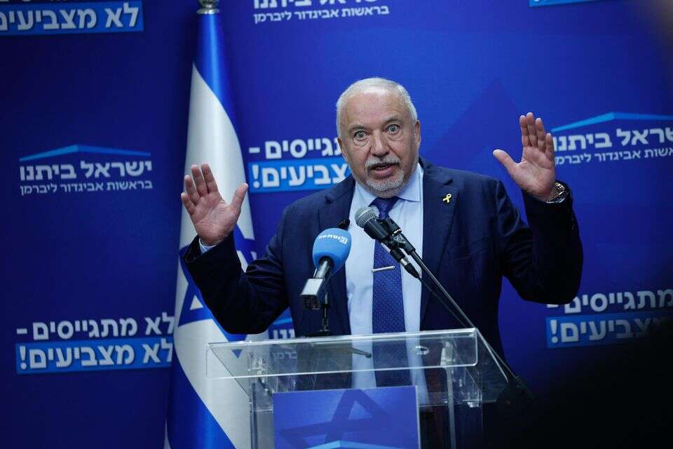 ליברמן בישיבת הסיעה , אורן בן חקון