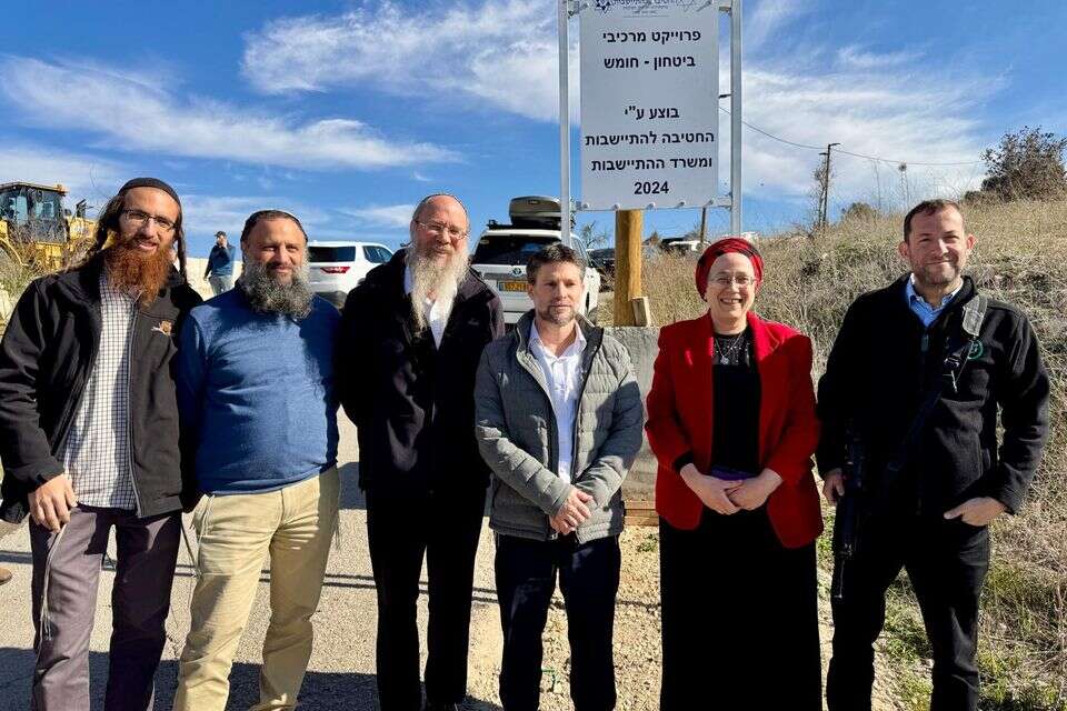 סמלי יישוב לחמישה יישובים חדשים , ללא