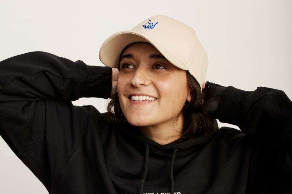 בונה את עצמה מחדש: אמילי דמארי ורשת סטורי בשת"פ אופנתי