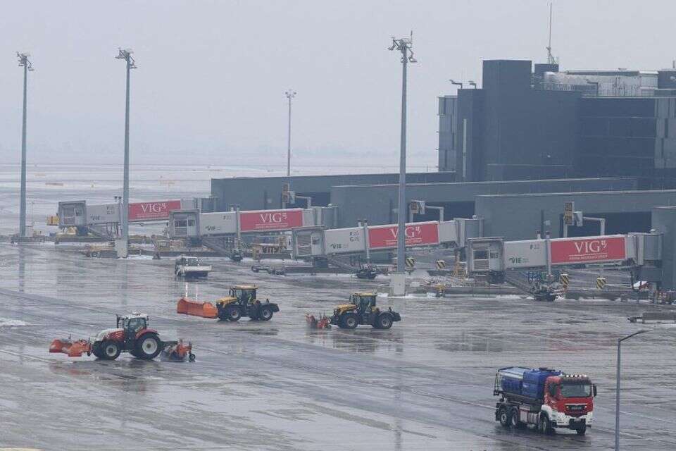 Because of the word Bomba: an 82-year-old Israeli woman was held in overnight detention in Vienna