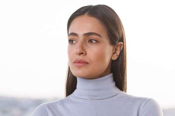 מותשת. לוסי איוב , קשת 12