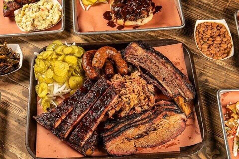 מהמנות שמציעה pecan lodge , מתוך עמוד האינסטגרם pecanlodge