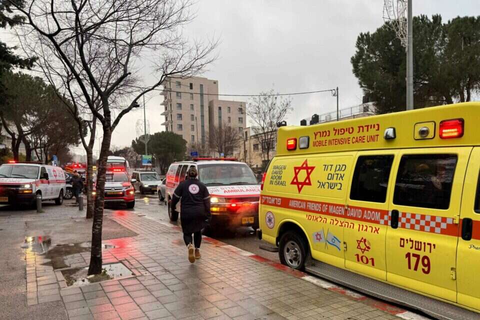 זירת השריפה בשכונת בית חנינה בירושלים , דוברות מד"א