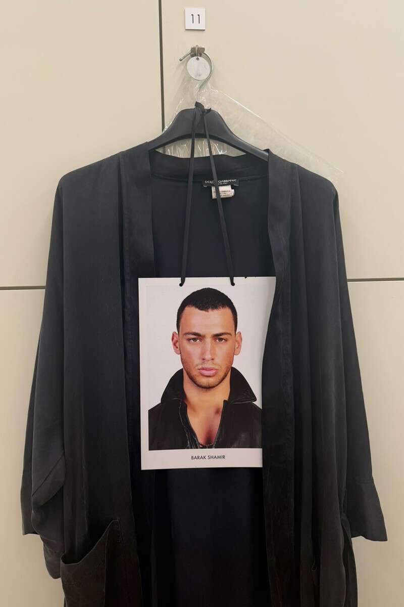 הבגד והתג של ברק שמיר, רגע לפני התצוגה של דולצ'ה וגבאנה , צילום פרטי