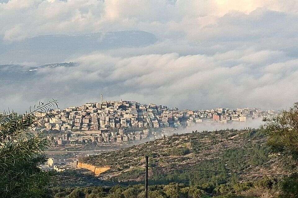ערפילים אחר הצהריים בדיר חנא שבגליל התחתון. , יונה פלד, צופה הגשם בהררית
