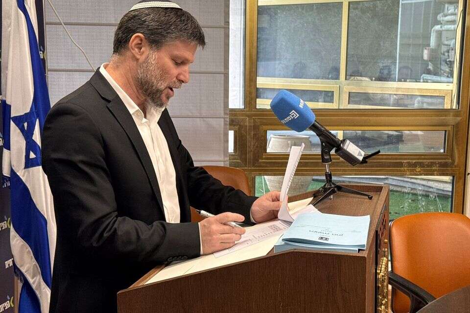 סמוטריץ' חותם על המתווה , דוברות שר האוצר