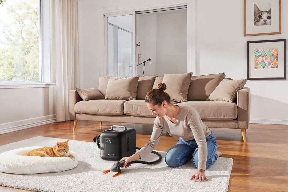 כשהשואב הרובוטי מנקה גם את הספה: זה מה שחשבנו על ה-eufy Omni E28