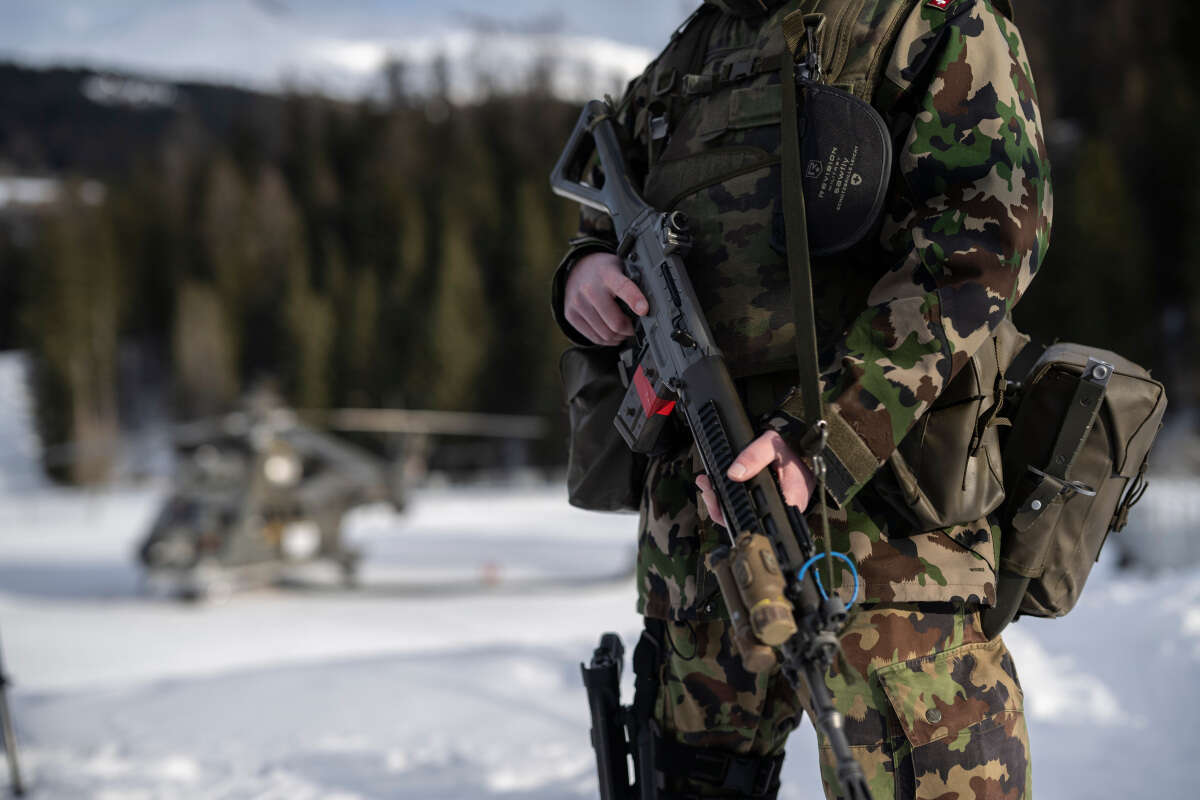 חייל שווייצרי בדאבוס. הכנס נפתח תחת אבטחה כבדה , EPA