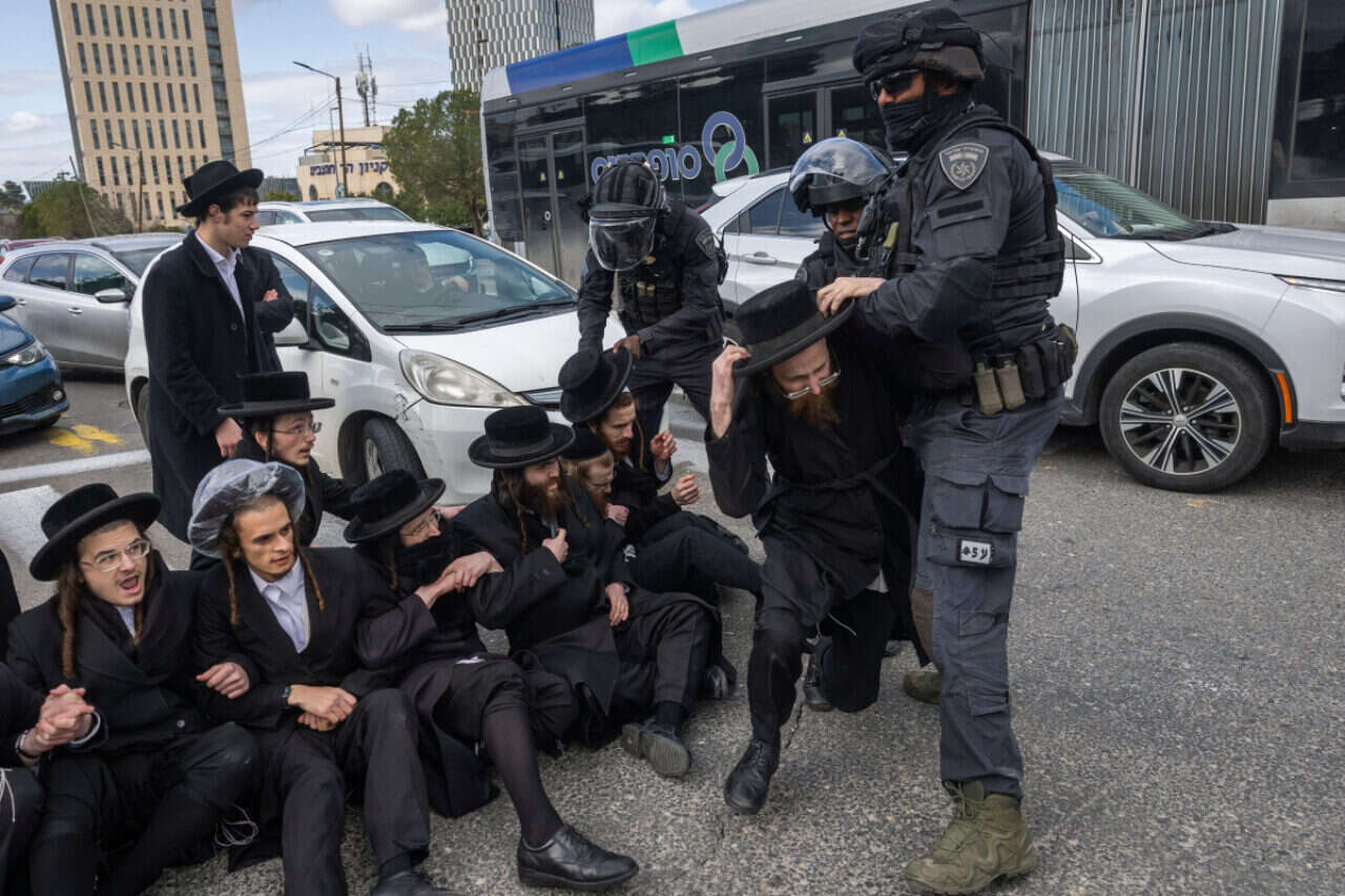 Anarchy is fueled by helplessness: if the police do not wake up, blood may be spilled