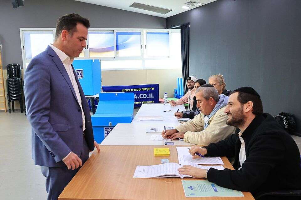 בחירות לראשות עיריית נתניה עם המועמד אבי סלמה , קוקו