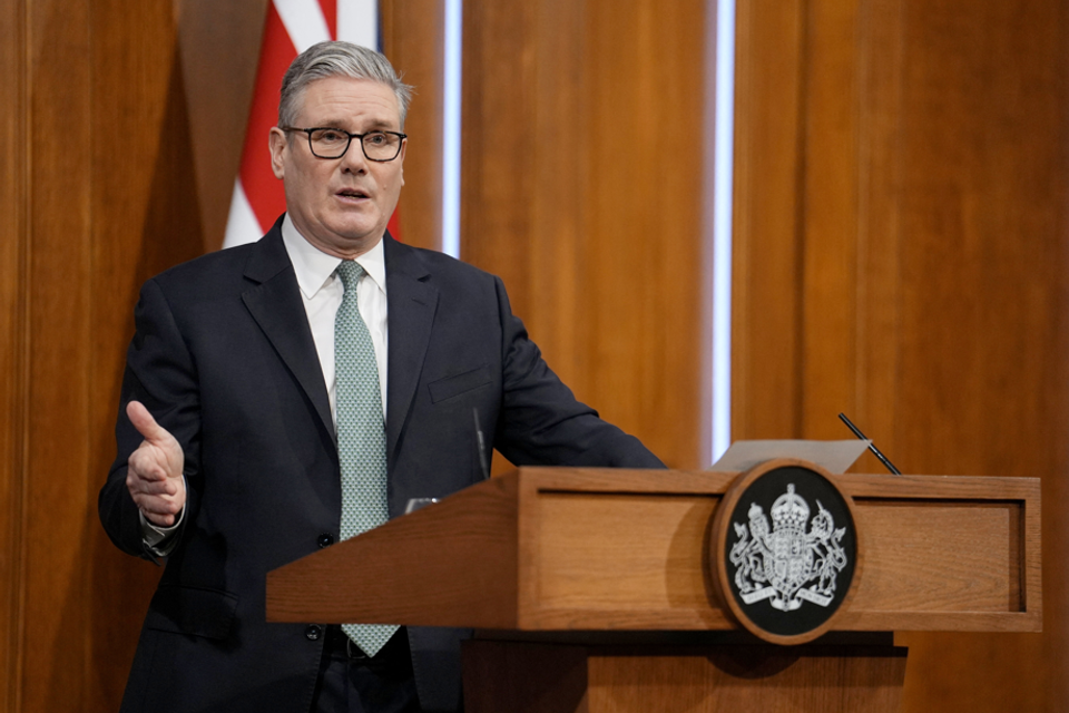 ממשלת בריטניה נגד החלטות הקבינט ביו