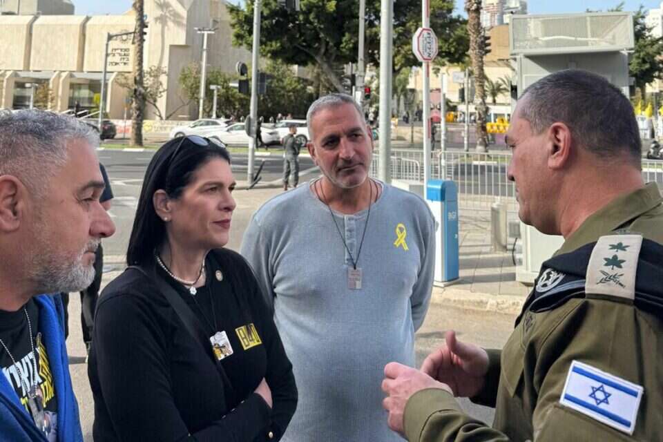 הרמטכ"ל נפגש עם הוריו של רן גואילי , דובר צה"ל