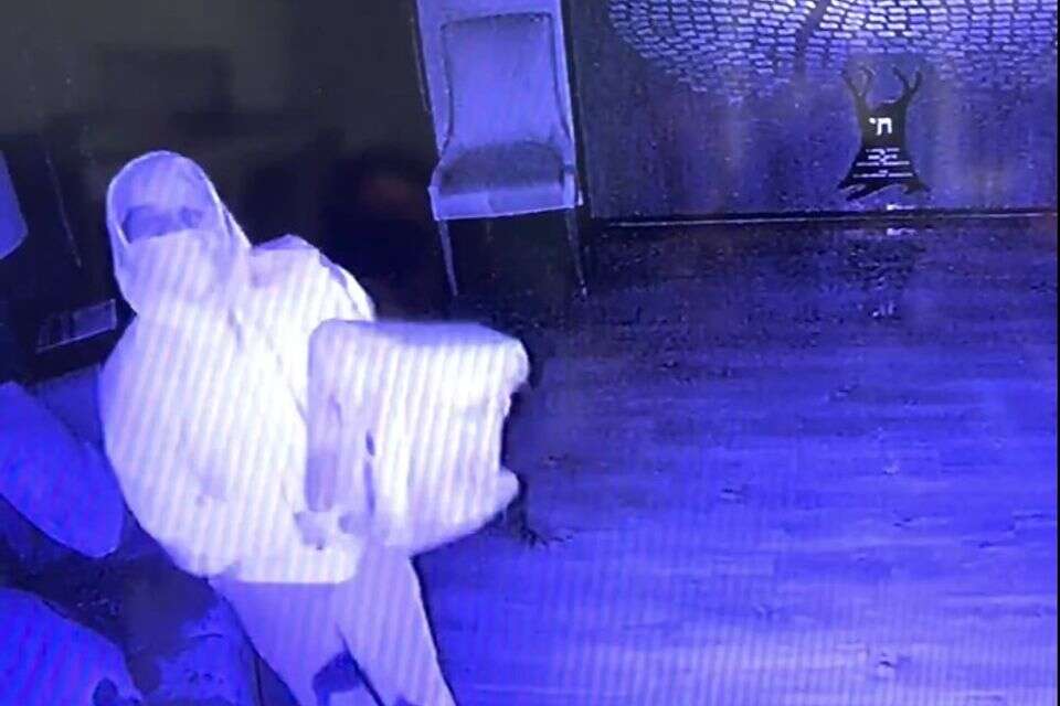 “יכול להיות כל אחד”: כך הפך ״ילד טיפוסי״ לחשוד בהצתת בית כנסת