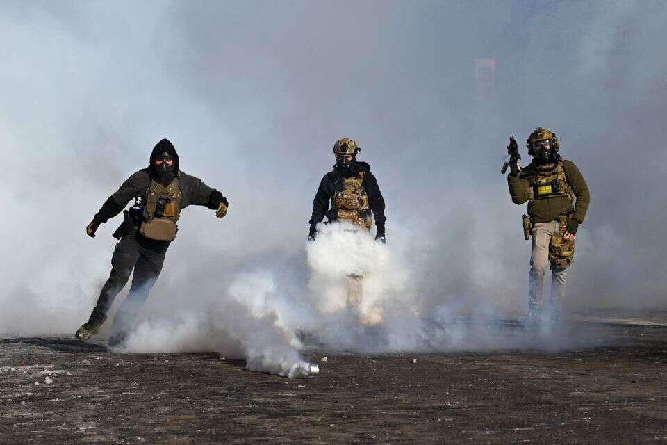 עימותים בין סוכני ל-ICE למפגינים במיניאפוליס , AFP