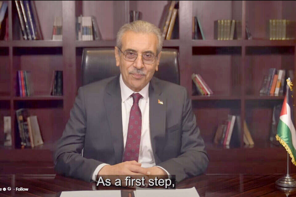 לא פקיד, אלא ממלא משימה בשם הלאום. שעת' ודגל אש"ף , .