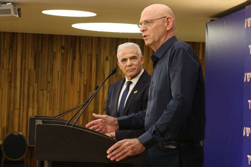 אלוף (במיל') נועם תיבון ויו"ר יש עתיד יאיר לפיד , גדעון מרקוביץ'