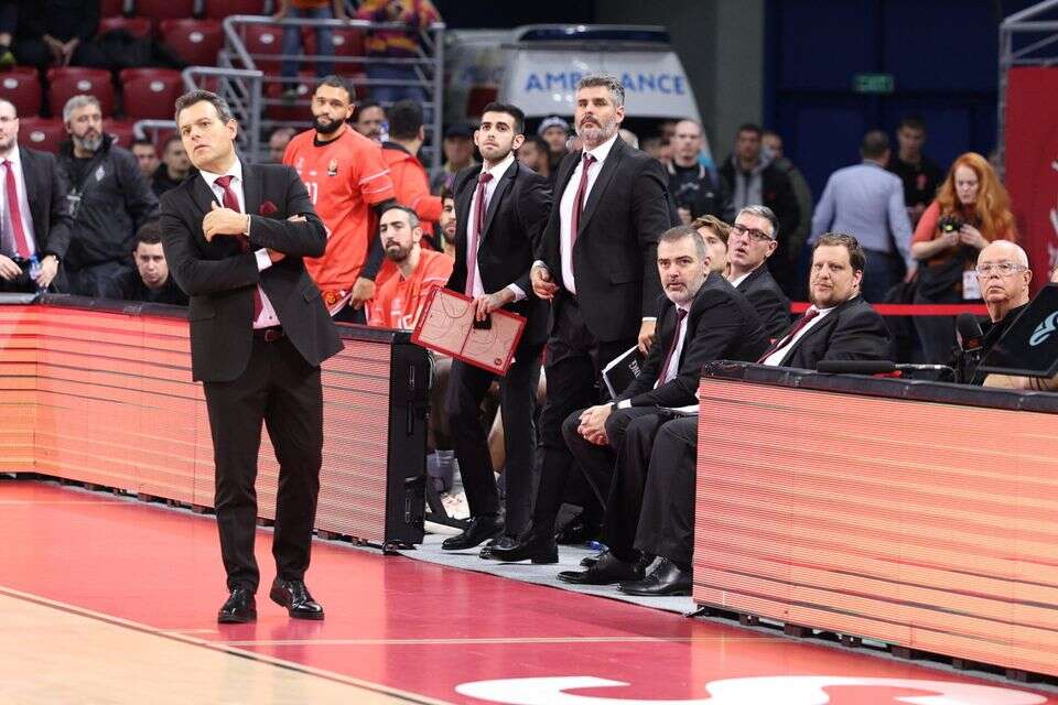 דימיטריס איטודיס מחפש פתרונות , אלן שיבר