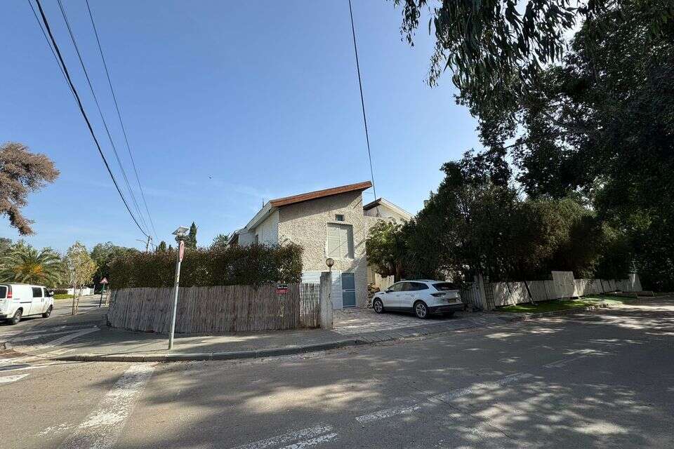 בית הרב , ללא