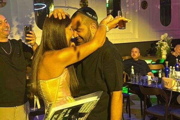 "ככה נוצרות בגידות". עינב בובליל עם בעלה אלי בניסטי , אינסטגרם