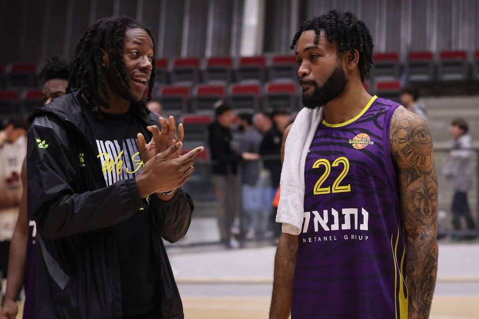 דארין גרין ג'וניור (מימין) , מאור אלקסלסי