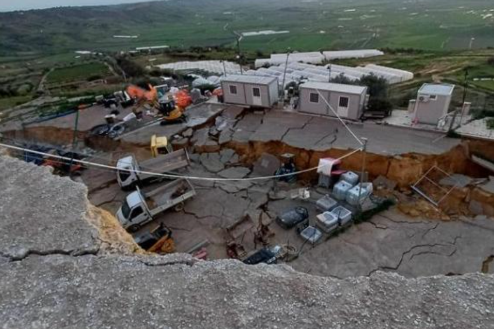 איטליה: אלפי מפונים אחרי מפולות קשות - 