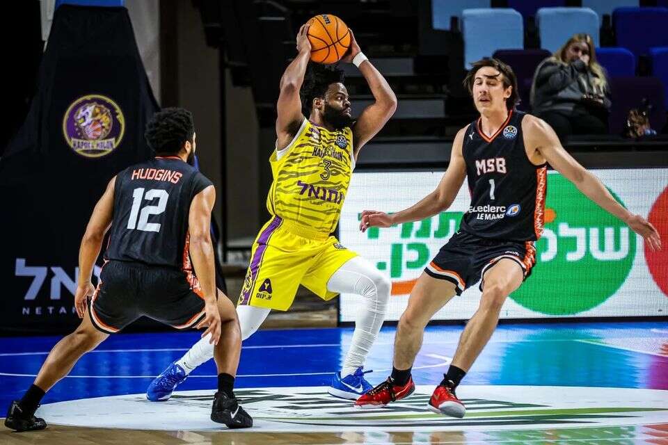 דריק וולטון ג'וניור , FIBA