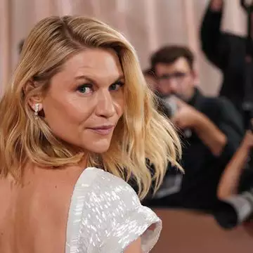 הפתעה: קלייר דיינס נכנסה להיריון בגיל 44