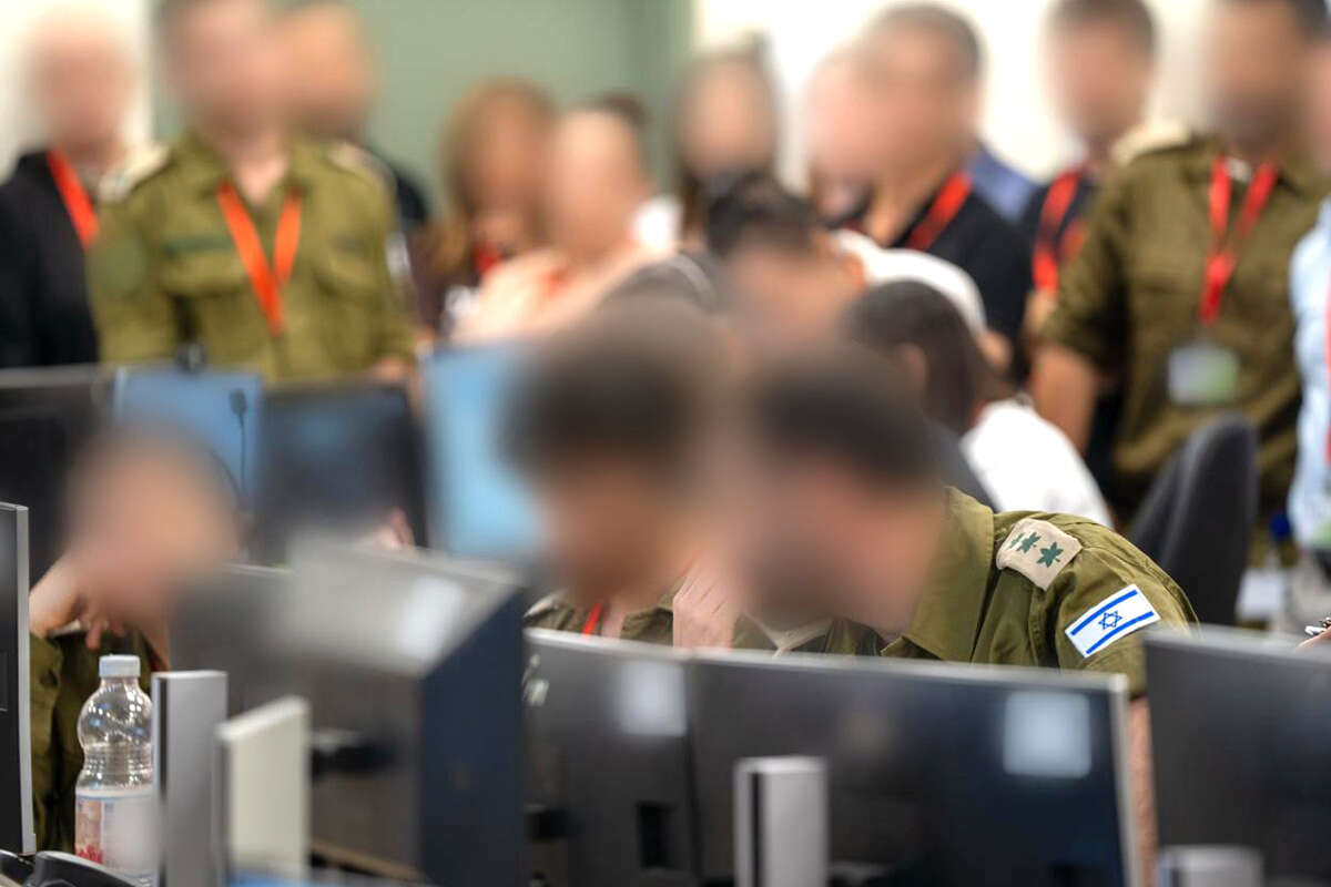 "היו מקרים רבים שבהם הקלישאות היו קטנות מלתאר את מה שקרה". חמ"ל המפקדה , דו"צ