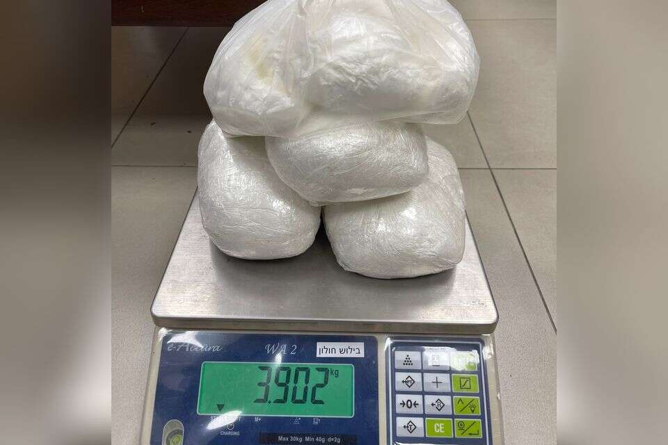 קוקאין בשווי מיליונים: שני אחים נעצרו בפשיטה משטרתית ביפו