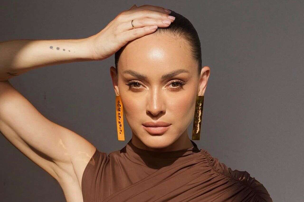 Anna Aronov can't take it anymore: "hallucinating how I look"