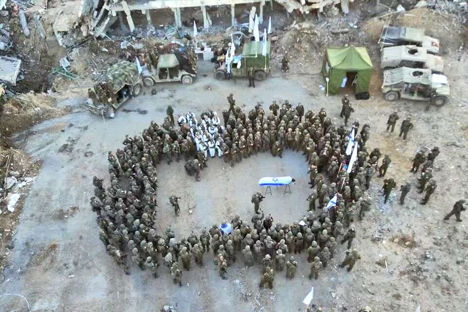 כך "כת הדכאוניסטים" פוגעת בצה"ל