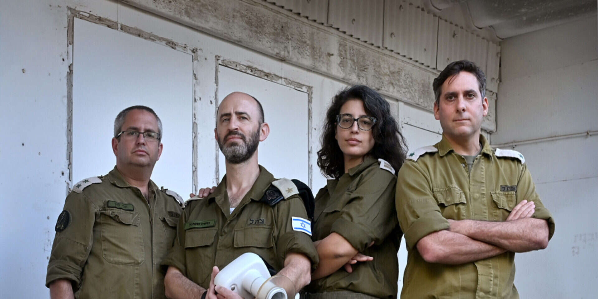 רס"ן (מיל') ד"ר גיא, סרן (מיל') ד"ר מאיה, רס"ן (מיל') ד"ר משה וסא"ל (מיל') ד"ר אבי.
"זה היה רגע כל כך חזק. התחלנו להתחבק ולבכות" , אפרת אשל