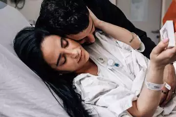 בר כהן סוגרת דלת, המשפחה נקרעת