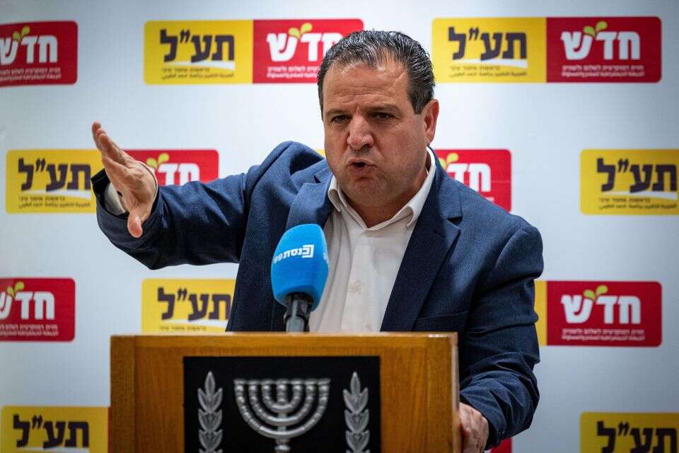 "Hamas is a terrorist organization or not?": the heated confrontation between Ayman Odeh and Amit Segal - and the abandonment on the air