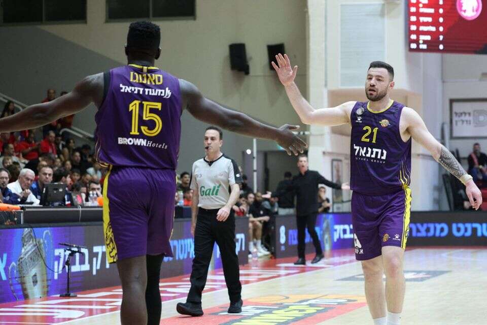 נתנאל ארצי ואדאמה סאנוגו , אלן שיבר