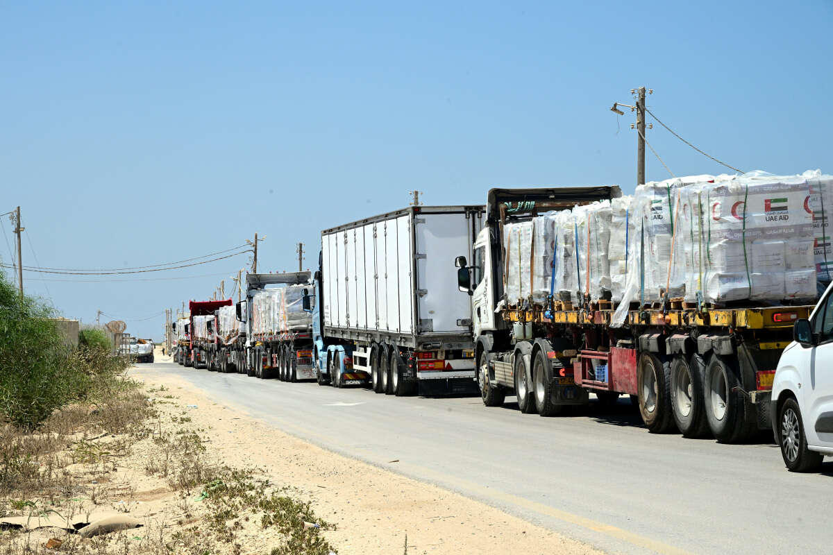 משאיות סיוע במעבר זיקים בדרך לעזה  , יוסי זליגר