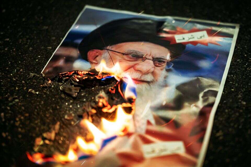 "Death to Khamenei" in Tehran - and a blow to Trump's tariff policy Shabbat news summary