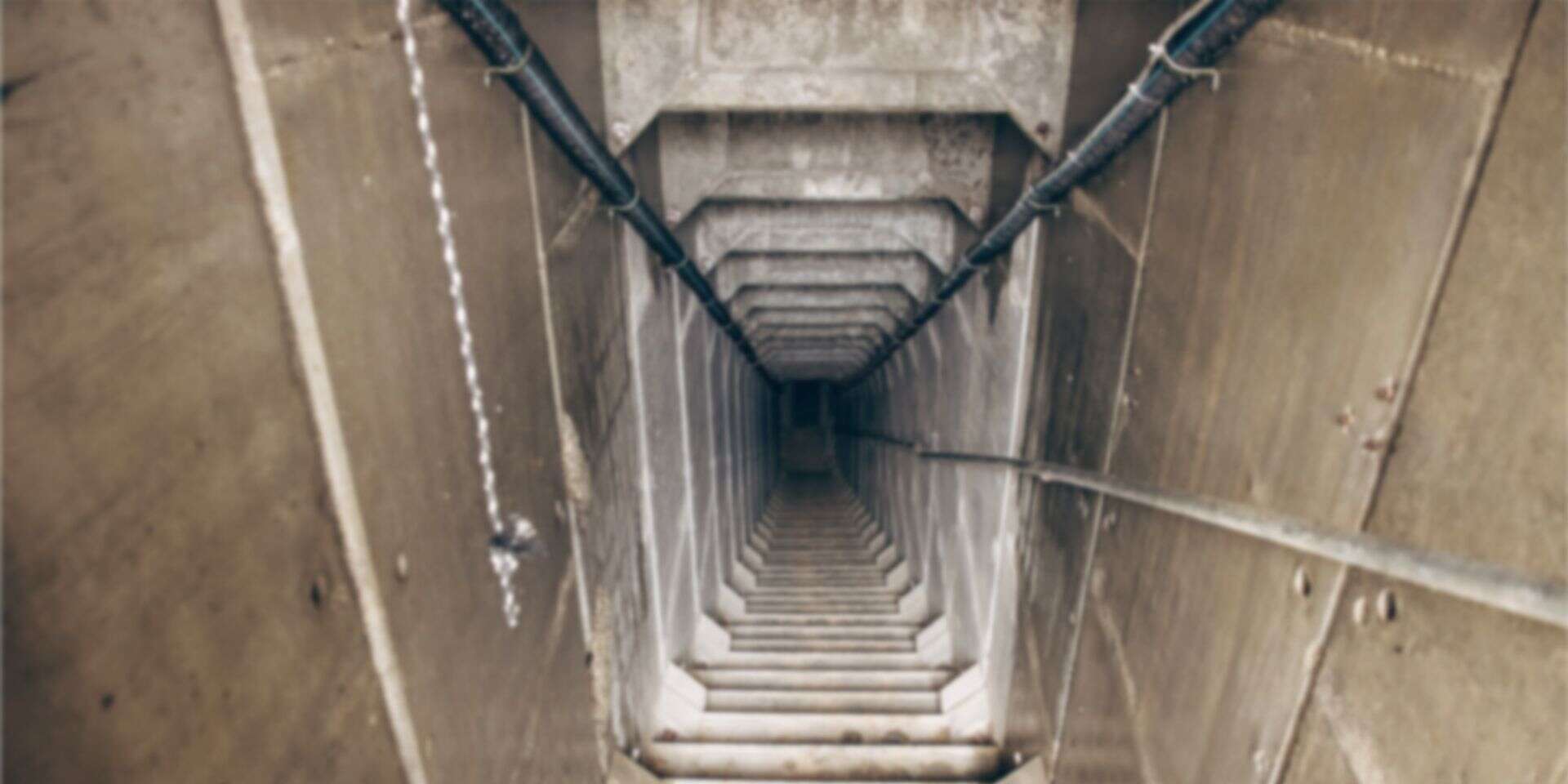 "רק תדמיין: לעבור חתיכת בטון אחרי חתיכת בטון, לאורך 10 ק"מ". כניסה למנהרת חמאס בעזה צילום: מיכה בריקמן