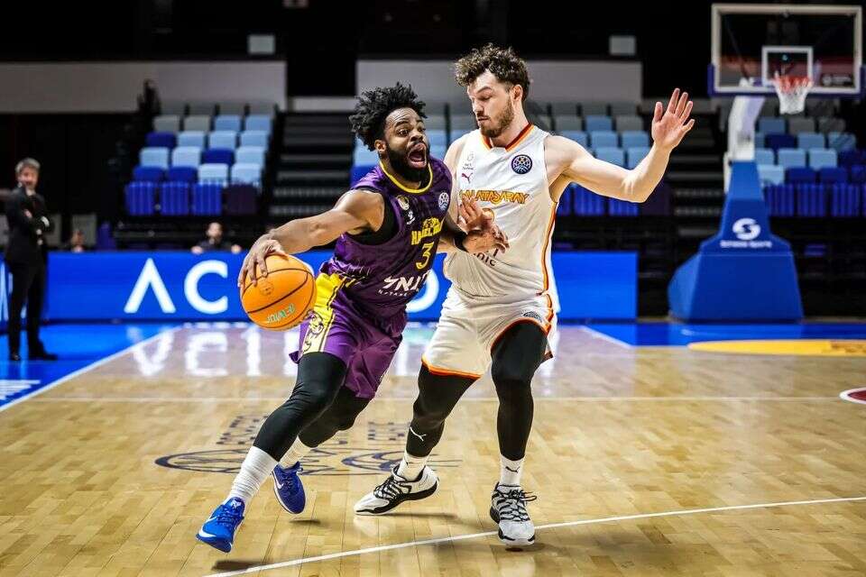 דריק וולטון ג'וניור , FIBA