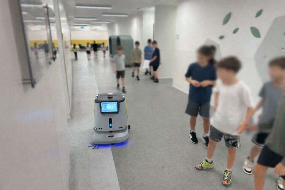 הרובוטים המנקים בפעולה , Innox Robotics