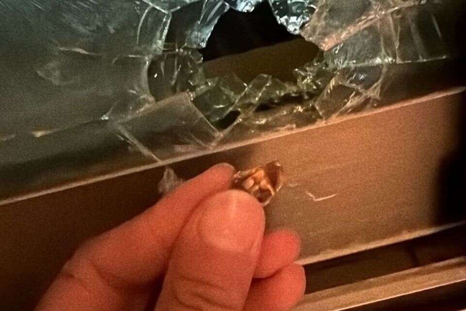 ירי תועה לתוך חדר הילדים: 