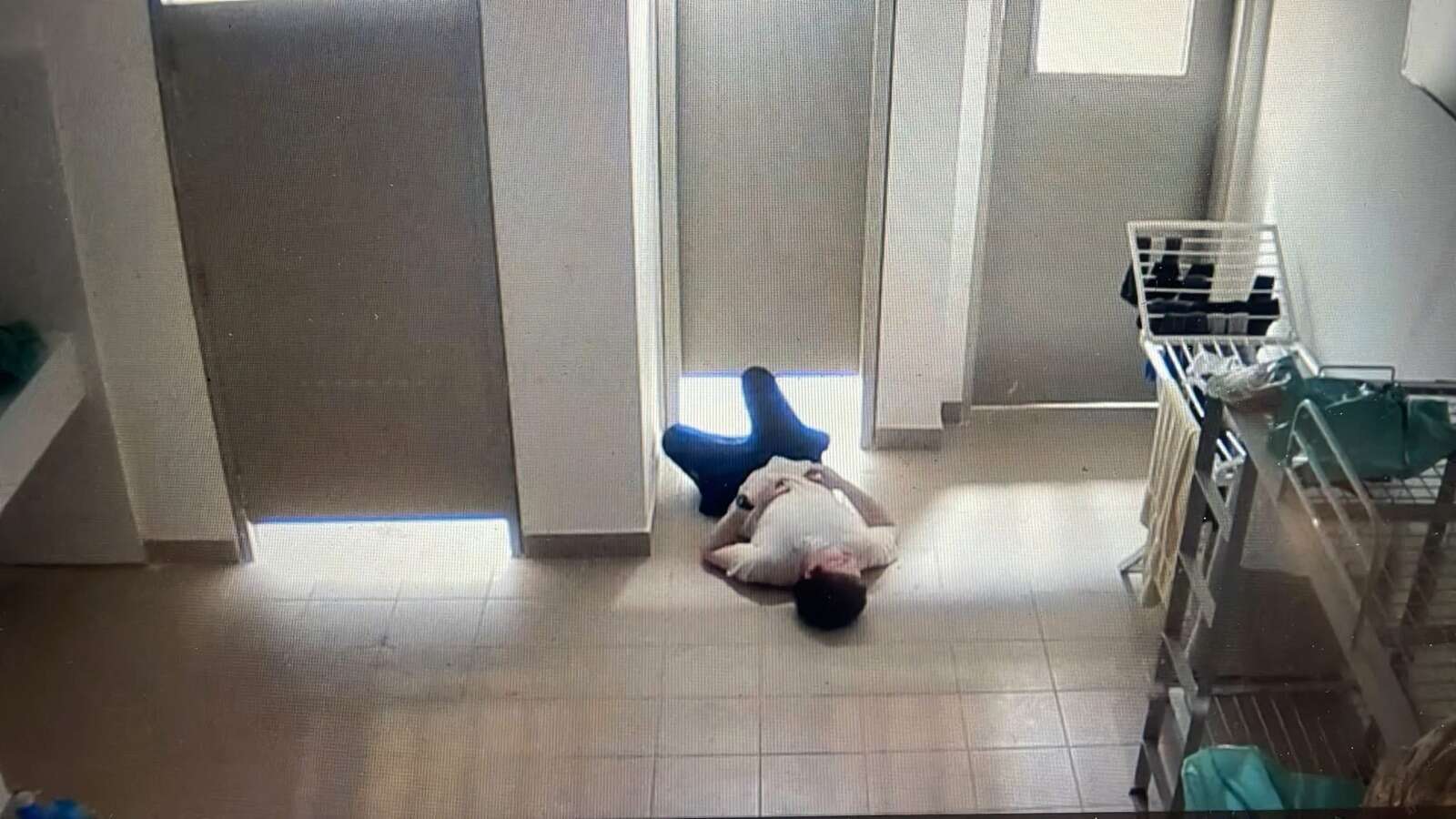 תומר אייגס. חודש לפני שהתמוטט סופית , מתוך "כאן 11"