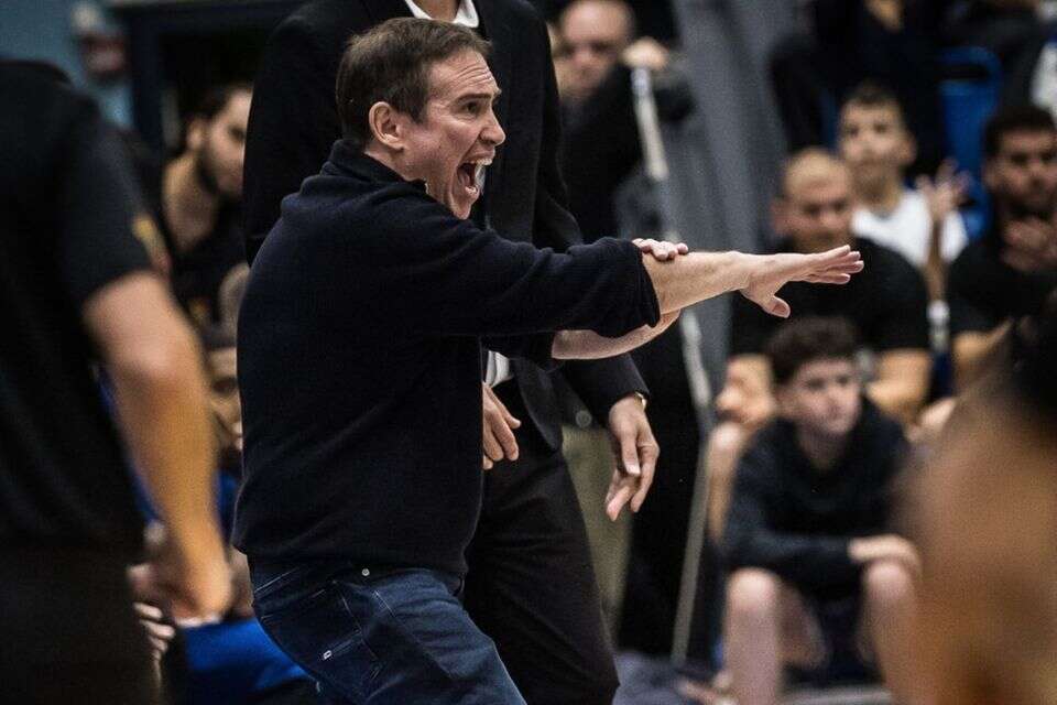 אלדד אקוניס זועם ,