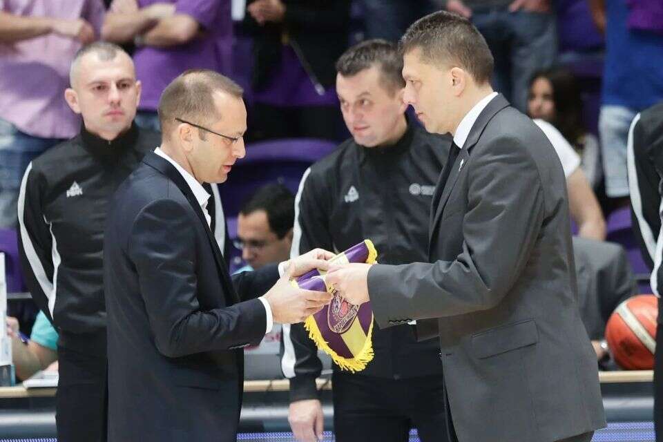 פרדראג קרוניץ' ודן שמיר , FIBA