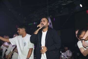 אושר כהן חזר לבמה אחרי החקירה