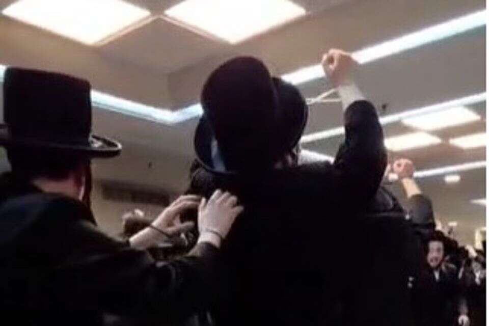 "The handcuff dance": the new tribute to defectors at ultra-Orthodox weddings