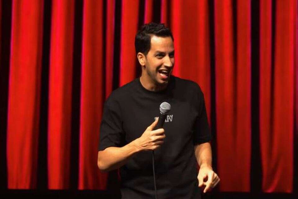 You're killing me": the Israeli stand-up comedian broke down