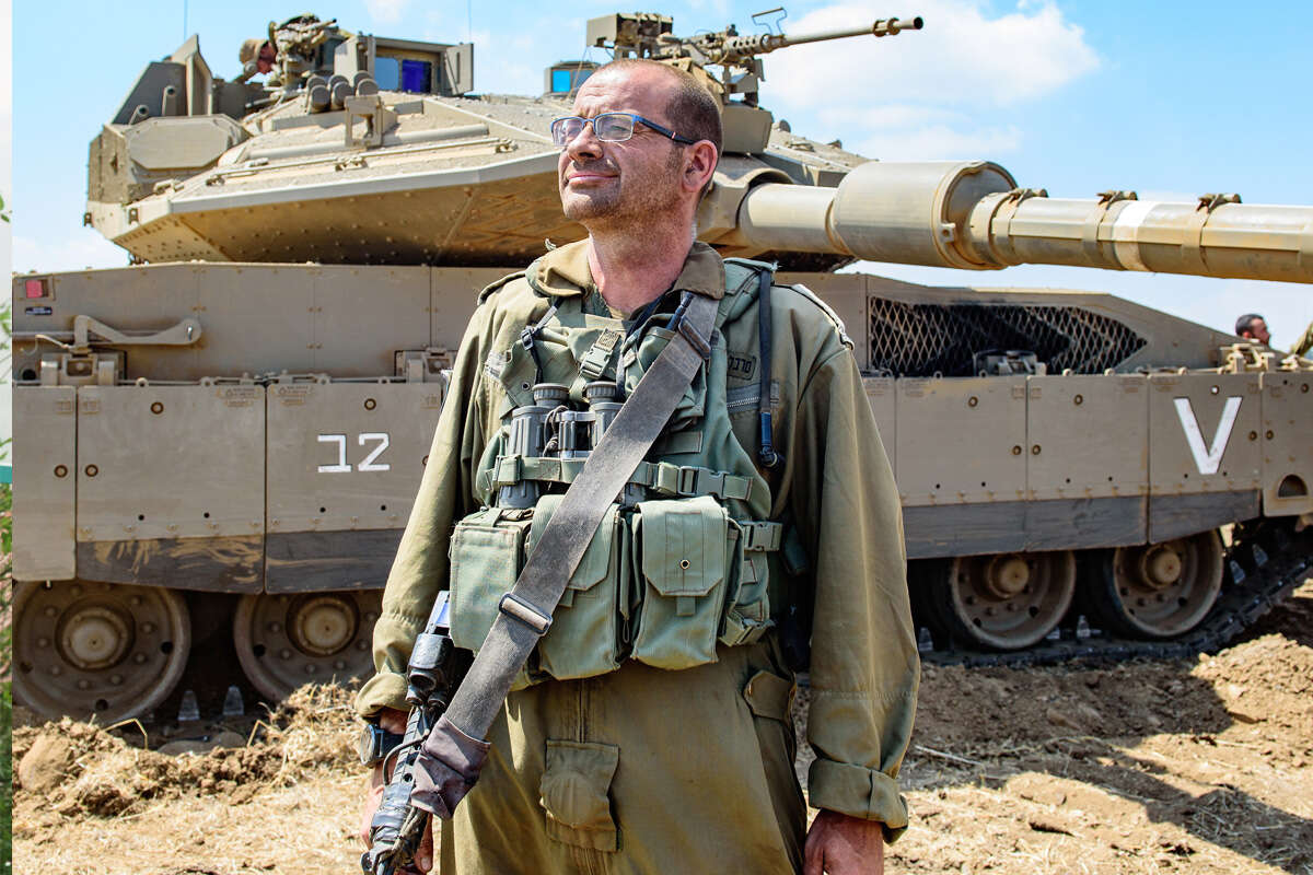 "רוצה לשמוע את דרגי המקצוע ואנשי השטח". כמפקד חטיבה 7 , אייל מרגולין 