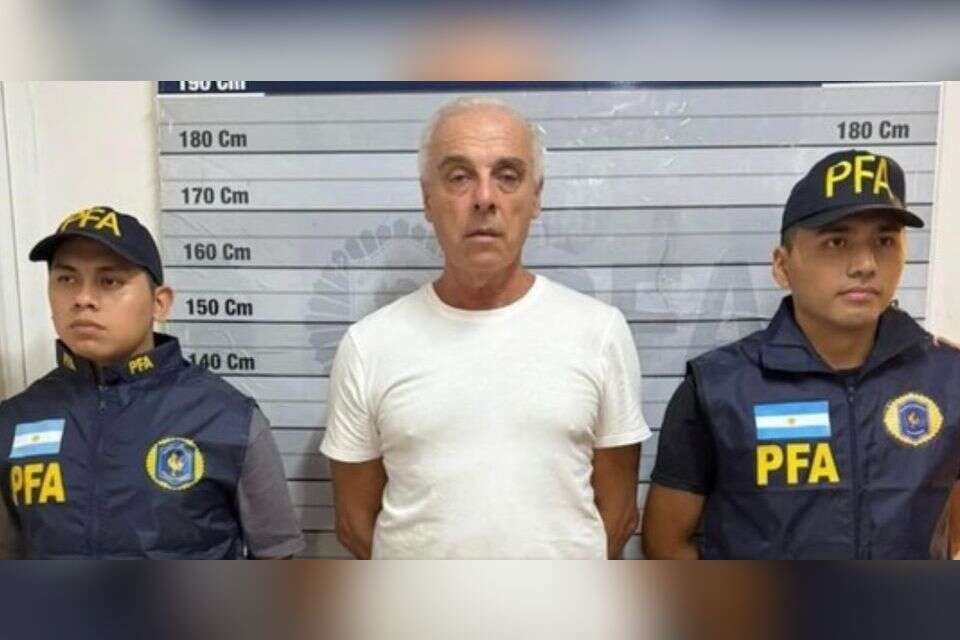 The senior official who was involved in smuggling 800 thousand dollars in customs was sentenced