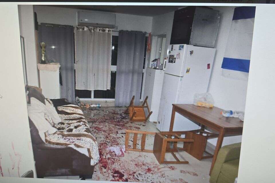 זעזוע באשקלון: רצח גבר בביתו, ודקר שליח – במקום להחזיר לו כסף | היום